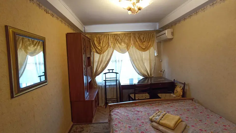 Посуточно или более длительно сдаю 4комнатную квартиру в центре Киева на бул.Л. Украинки 9 — фото 9