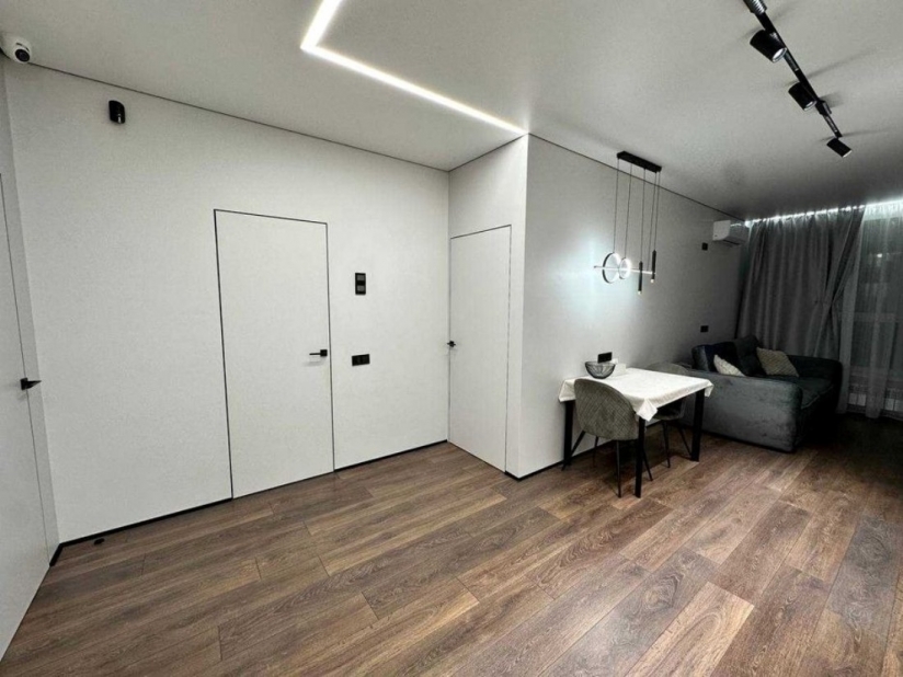 Фото 7 Продаж Квартир Від власника! Унікальна 2 к., евротрешка в локації Центральний парк!