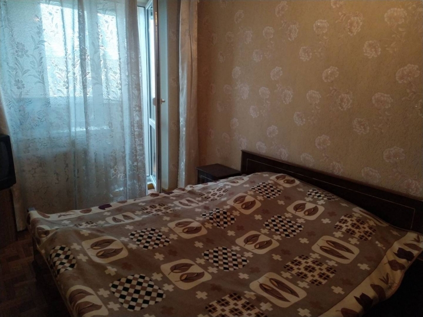 Фото 1 Продаж Квартир Трёхкомнатная квартира в Черноморске по цене 2х-комнатной